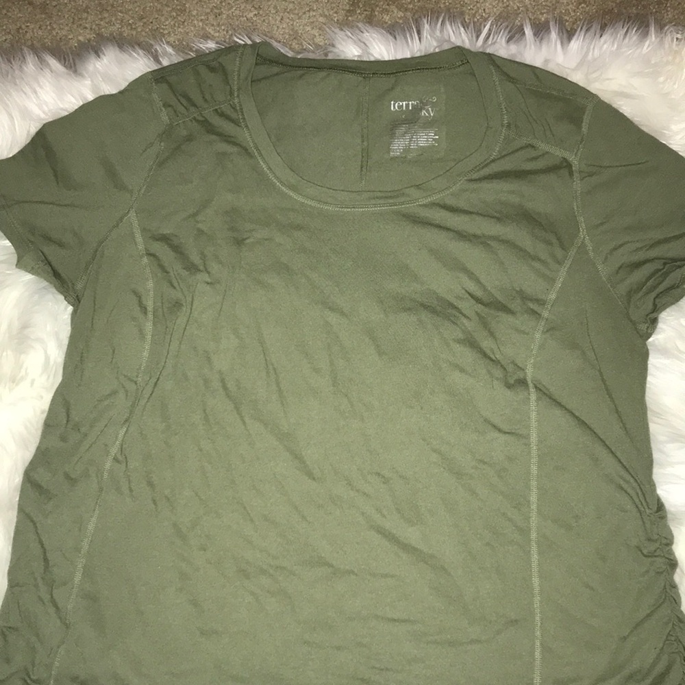 Maternity tee shirt. Light green.